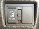 【パワースライドドア】スマートキーや運転席のスイッチでスライドドアの開閉が可能♪電動だから力を入れてドアを開ける必要が無く、小さいお子様でも、重い荷物を持っている時もラクに開け閉めできます♪