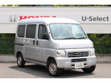 空荷時のジャリ道や悪路も安心な安定した走りを生むMR方式です。