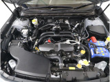 2.5L水平対向4気筒DOHCエンジン(FB25型)を搭載。175PSの出力と扱いやすいトルク特性で、街乗りから長距離まで安定した走りを実現します。