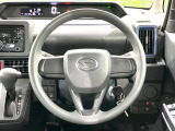 インテリアに合わせたデザインのステアリングは、運転される方のことも考え、運転しやすい形状、大きさです。是非一度、実際に触ってお確かめください。