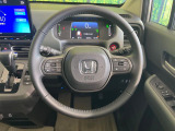 インテリアに合わせたデザインのステアリングは、運転される方のことも考え、運転しやすい形状、大きさです。是非一度、実際に触ってお確かめください。