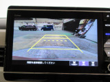 バックカメラの画像です。ガイドラインがスムースな車庫入れをサポートいたします!車庫入れの安心感がアップしますね☆