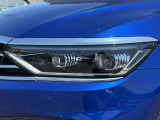 LEDマトリックスヘッドライト「IQ.LIGHT」。対向車や先行車を検知し、LEDを個別制御。まぶしさを抑えながら、夜間の視界をしっかり確保。