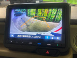 【バックカメラ】駐車時に後方がリアルタイム映像で確認できます。大型商業施設や立体駐車場での駐車時や、夜間のバック時に大活躍!運転スキルに関わらず、今や必須となった装備のひとつです!