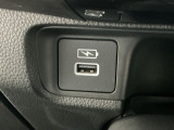 充電用USBジャックも装備しています。