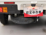 当店は、ダイハツディーラーである愛知ダイハツ直営の中古車販売店です。このお車のように試乗車やサービスカー等で使用していた程度の良いお車を多数そろえました。是非、一度見に来て下さい。