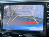 【バックカメラ】駐車時に後方がリアルタイム映像で確認できます。大型商業施設や立体駐車場での駐車時や、夜間のバック時に大活躍!運転スキルに関わらず、今や必須となった装備のひとつです!
