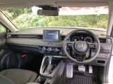 ご覧のように、視界が広く運転しやすいように設計されています。また、フルオートエアコンで快適です。