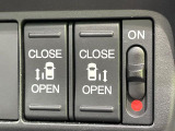 【両側パワースライドドア】スマートキーや運転席のスイッチで後席両側スライドドアの開閉が可能♪電動だから力を入れてドアを開ける必要が無く、小さなお子様でも簡単に開け閉めでき快適です♪