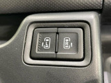 【両側パワースライドドア】スマートキーや運転席のスイッチで後席両側スライドドアの開閉が可能♪電動だから力を入れてドアを開ける必要がありません。