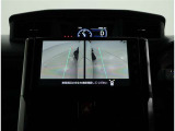 パノラミックビューモニター装備!サイドビュー・車両に取り付けたフロント、サイド、バックカメラの映像を合成して画面上に表示させることで、低速時の運転を補助する装置です。