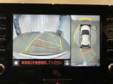 【パノラミックビューモニター】専用のカメラにより、上から見下ろしたような視点で360度車の周囲を確認することができます。