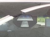 【シティブレーキアクティブシステム】低速走行中に前方の車両等を認識し、衝突しそうな時は警報とブレーキで衝突回避と被害軽減をアシスト。より安全にドライブをお楽しみいただけます。