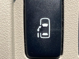 【パワースライドドア】スマートキーや運転席のスイッチでスライドドアの開閉が可能♪電動だから力を入れてドアを開ける必要が無く、小さいお子様でも、重い荷物を持っている時もラクに開け閉めできます♪