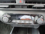 ★オートエアコン★温度設定だけで車がいつも快適に自動調整します♪風量や吹き出し口も自動で行われます。もちろんお好みの設定にも調整可能です♪