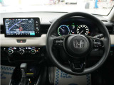 とても握りやすいステアリング!運転手の気持ちがそのまま伝わるかのような反応をしてくれます!小物入れや各ボタンの配置にこだわり、とても使いやすいです !視認性も良好なのでロングドライブもお任せ下さい!