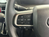 運転中、オーディオの操作をしてて、ハッとしたことはありませんか?ステアリングスイッチは、運転中でもハンドルでオーディオの操作が可能です。安全なドライブをサポートします。