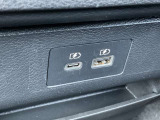前席USB電源です。