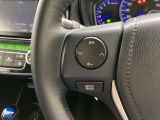 運転中、オーディオの操作をしてて、ハッとしたことはありませんか?ステアリングスイッチは、運転中でもハンドルでオーディオの操作が可能です。安全なドライブをサポートします。