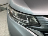 LEDヘッドライトは、点灯の瞬間から最大光量を発揮し、突然暗くなるトンネルなどでの安定感を高めます。