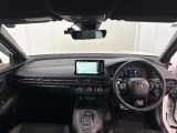 ワイドなガラスで、開放的な視界です。前方のとの車両感覚も見やすい設計になっています