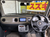 内装もなかなかキレイな状態を保っております☆画像では写りませんがフロントガラス右側に米粒大の飛石による傷があります