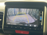 【バックカメラ】駐車時に後方がリアルタイム映像で確認できます。大型商業施設や立体駐車場での駐車時や、夜間のバック時に大活躍!運転スキルに関わらず、今や必須となった装備のひとつです!