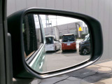 ブラインドスポットモニターがついているので車線変更も安心です!