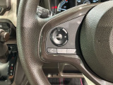 ステアリングにオーディオ操作スイッチが付いています。オーディオ画面に直接タッチしなくても操作が出来ますので、運転に集中できます。