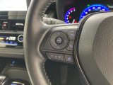 運転中、オーディオの操作をしてて、ハッとしたことはありませんか?ステアリングスイッチは、運転中でもハンドルでオーディオの操作が可能です。安全なドライブをサポートします。