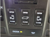 パワーバックドア装備!リヤゲートのスイッチを押すだけでバックドアが閉まります!運転席周りからも開閉の操作ができます♪