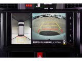 【パノラミックビューモニター】 後退時に車両の後ろ側を表示するだけでなく上から見たような映像で車庫入れなどバックする際に安心です。