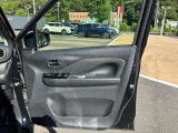 乗り降りで多く使用する運転席席ドアですが、目立った傷や汚れもなく綺麗です!