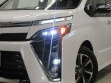 LEDヘッドライトです。デザイン性がよくとても明るいので、夜間の走行や悪天候でも安心です。しかも長寿命!