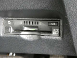 高速道路を賢く使うETC2.0装備です。高速道路とクルマが情報を連携して渋滞の迂回ルートや災害時の適切な誘導をしてくれたりします。