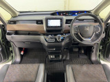 インパネ周辺もお洒落な内装☆見晴らしも良く運転もしやすいお車です♪