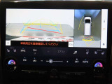 パノラミックビューモニター付きです。車両を上から見たような映像をディスプレイオーディオ画面に表示。運転席からの目視だけでは見にくい、車両周辺の状況をリアルタイムでしっかり確認できます。