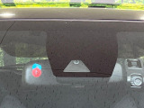 【プリクラッシュセーフティ】前方の車両等を検知し、衝突しそうな時は警報で注意を促し、ブレーキを踏む力をサポート。ブレーキを踏めなかった場合は衝突被害軽減ブレーキが作動、衝突回避をサポートします。