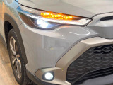 【LEDヘッドライト】悪天候や夜間走行時も良好な視界を確保し安心して運転できる高輝度LEDヘッドライトを装備!点灯速度が早く、消費電力も抑えられています。