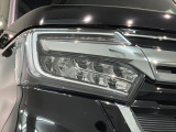LEDヘッドライトは、点灯の瞬間から最大光量を発揮し、突然暗くなるトンネルなどでの安定感を高めます。