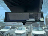 スマートルームミラー付きです☆後方カメラの映像がルームミラーに映るので、たくさんの人や荷物をのせていても邪魔せず見られるのです♪