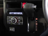車内を快適に、オートエアコンを装備しています。