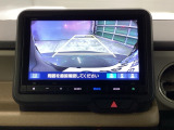 バックモニター付きで、車庫入れやバック時の後方確認をしっかりサポート。モニターに映し出される映像で死角も確認しやすく、狭い場所での駐車や後退時の操作をより安心して行えます。