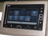 ナビゲーションは純正メモリーナビ(VXM-234VFi)を装着しております。AM、FM、CD、DVD再生、Bluetooth、音楽録音再生、フルセグTVがご使用いただけます。