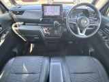 前席内装の全体像です。是非実車をご覧にお越し頂き実際にお座りください。