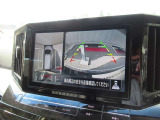 車を上から見下ろしているかのような映像で周囲の状況を確認できるアラウンドビューモニター。狭い駐車場や駐車が苦手な方でも安心。