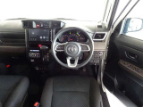 視界良好、操作しやすい運転席です。