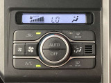 オートエアコンは温度を設定するだけで、自動で風量などを設定してくれます。運転しながら操作も必要ないので、安全性も向上します。