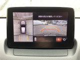 狭い場所での駐車やすれ違いなどでより的確な運転操作に役立つ360&deg;ビューモニターが装備されています。