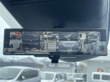 スマートルームミラー・後部座席に人が座っている時や、荷物が多い際でも後方確認がしやすいです。